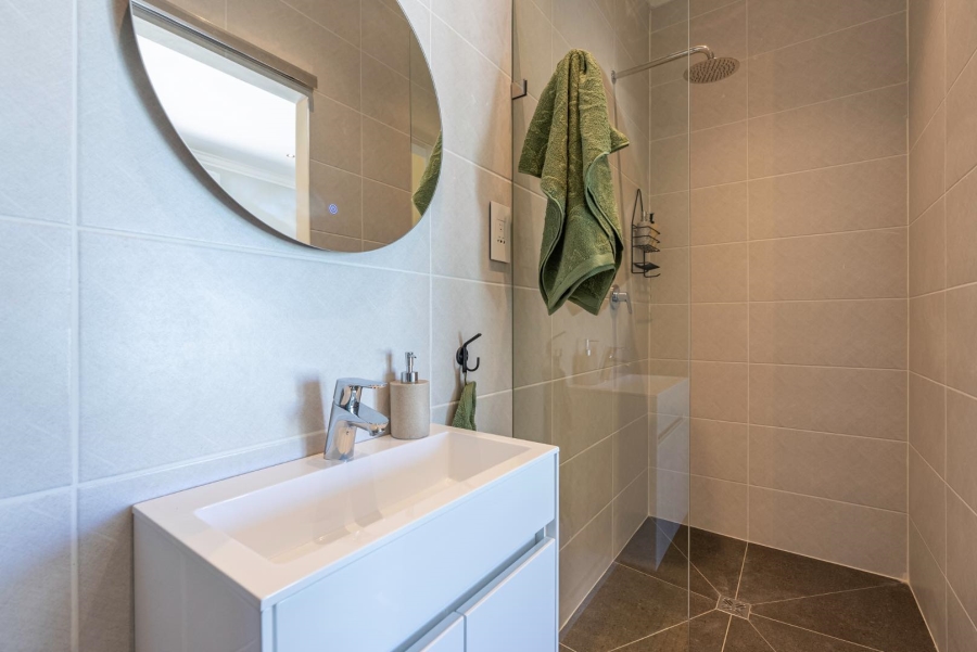 To Let 4 Bedroom Property for Rent in Sea Point Western Cape